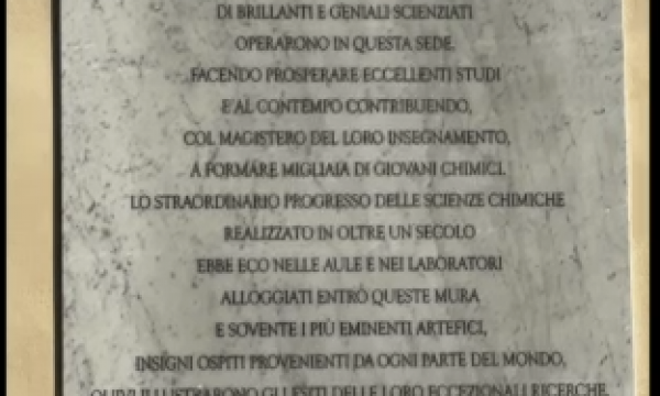 Lapide commemorativa nella sede storica di via Gino Capponi